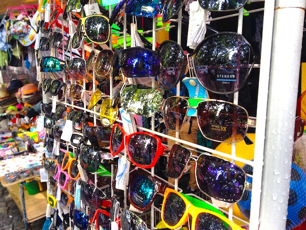 sluneční brýle pouliční prodej
